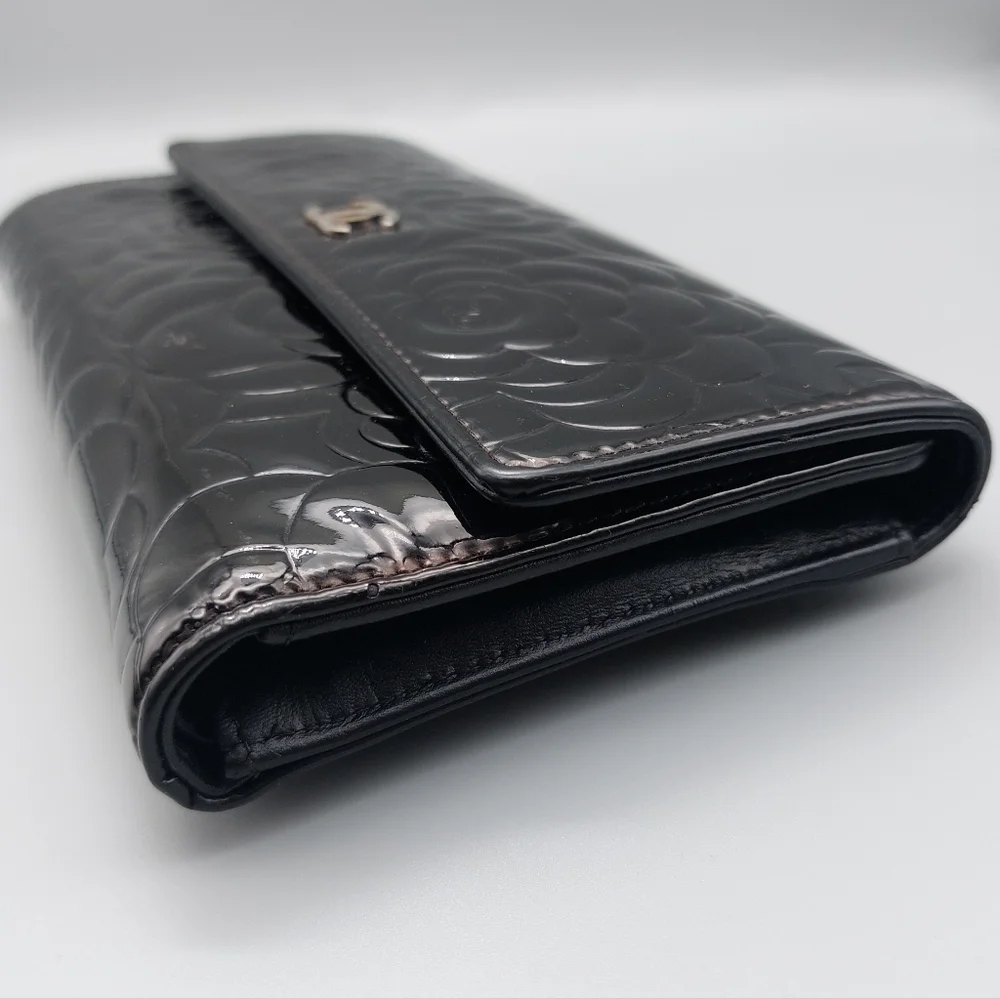 🖤CHANEL Black Camellia Patent Leather Clutch/Wallet🖤